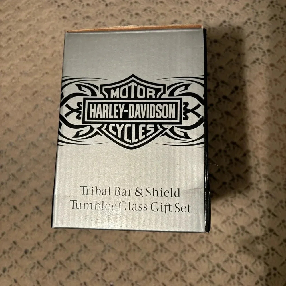 Harley-Davidson Motorcycles Tumblers and
Coasters Gift Set - Picture 4 of 8